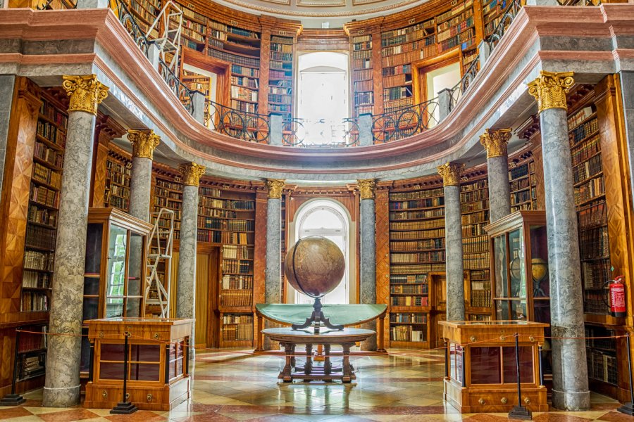 Bibliothèque de l'abbaye de Pannonhalma. Tainar - Shutterstock.com