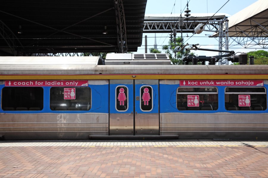 Compartiment de train réservé aux femmes, Kuala Lumpur. Gwoeii - Shutterstock.com