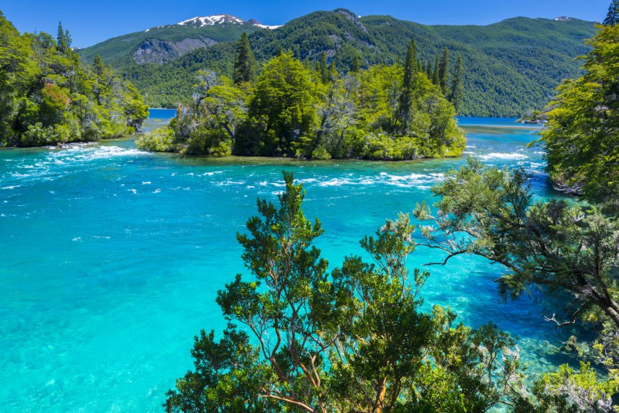 Le lac Menéndez. Alberto Loyo - Shutterstock.com