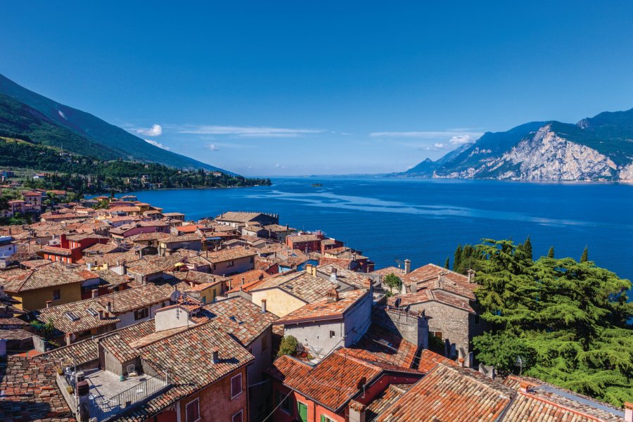 Malcesine et lac de Garde. Argalis - iStockphoto.com