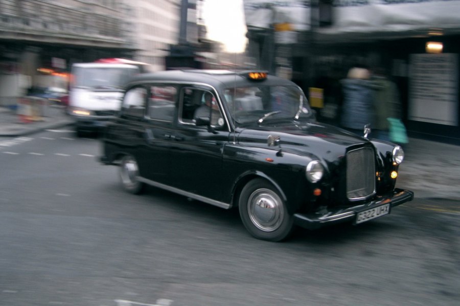 Taxi londonien. (© Stéphan SZEREMETA))