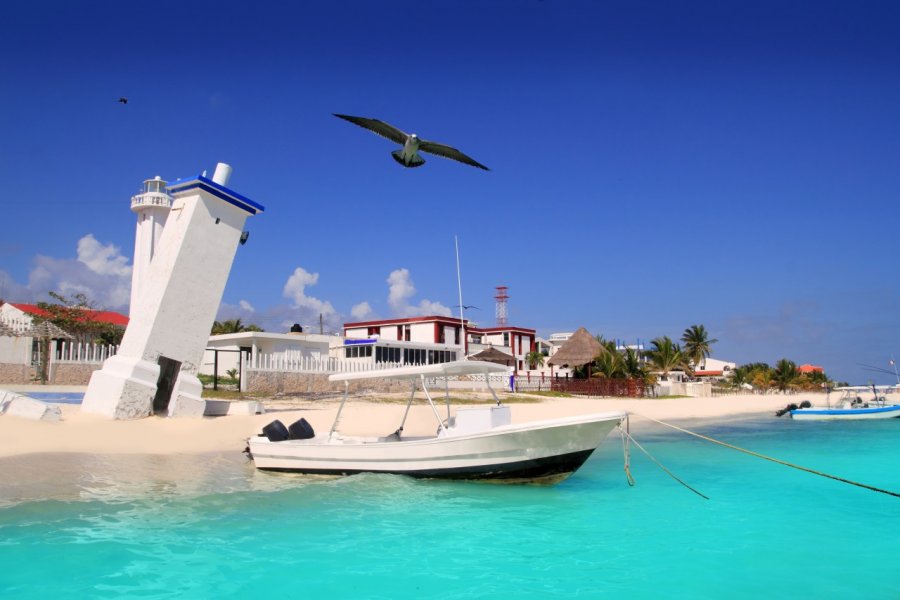 Puerto Morelos. Holbox - Shutterstock.com