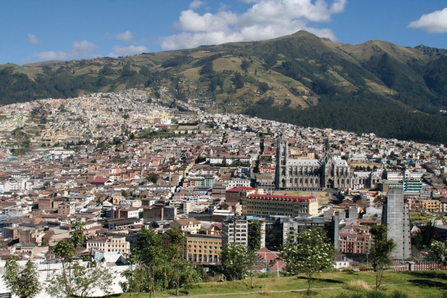 Splendide panorama sur Quito depuis le parc Itchimbía. Stéphan SZEREMETA