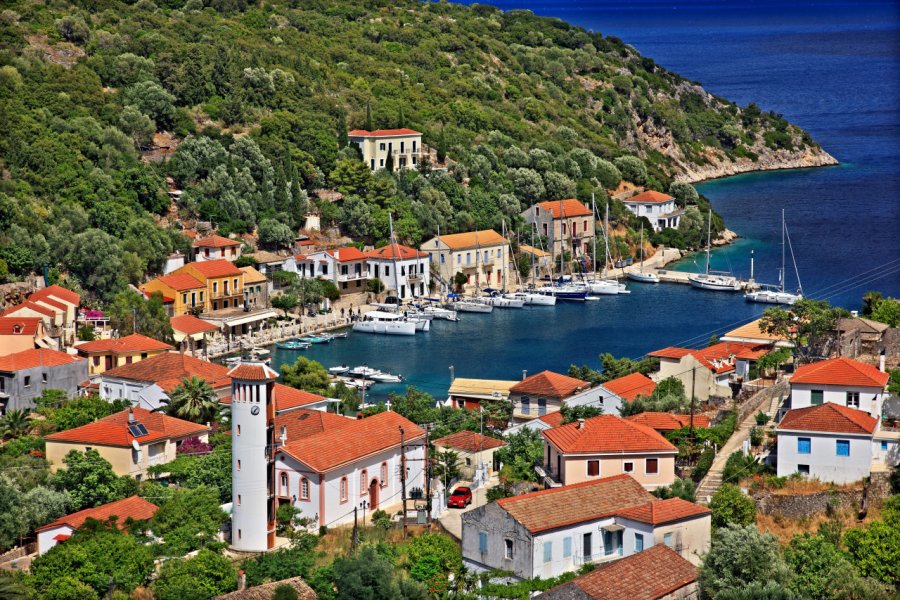 Le village de Kioni. Heracles Kritikos - Shutterstock.com