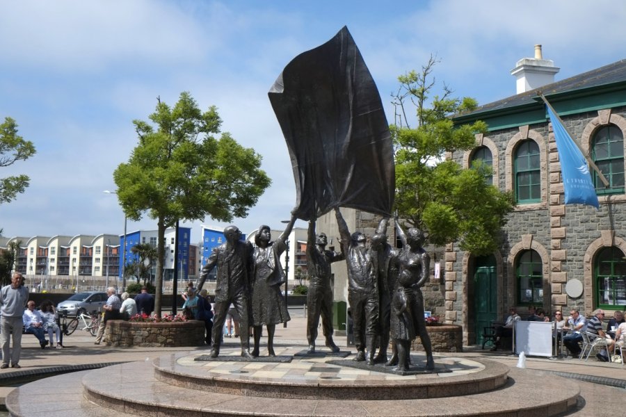 Monument sur la Place de la Libération à Saint-Hélier. Bildagentur Zoonar GmbH - Shutterstock.com