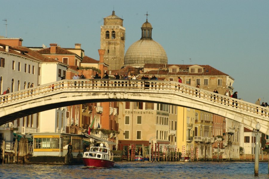 Le Ponte degli Scalzi et le sestiere de Cannaregio. (© Stéphan SZEREMETA))