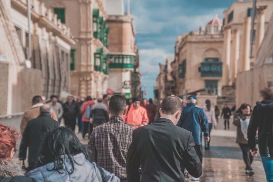 Foule dans les rues de La Valette. Piotrwoz - Shutterstock.com