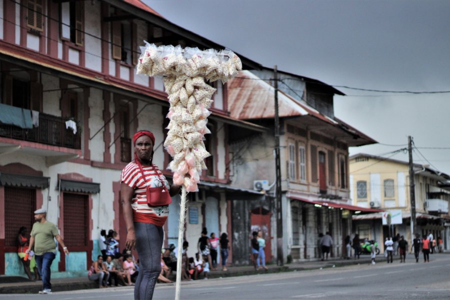 Vendeuse de popcorn pendant le carnaval de Saint-Laurent-du-Maroni. Martin FOUQUET