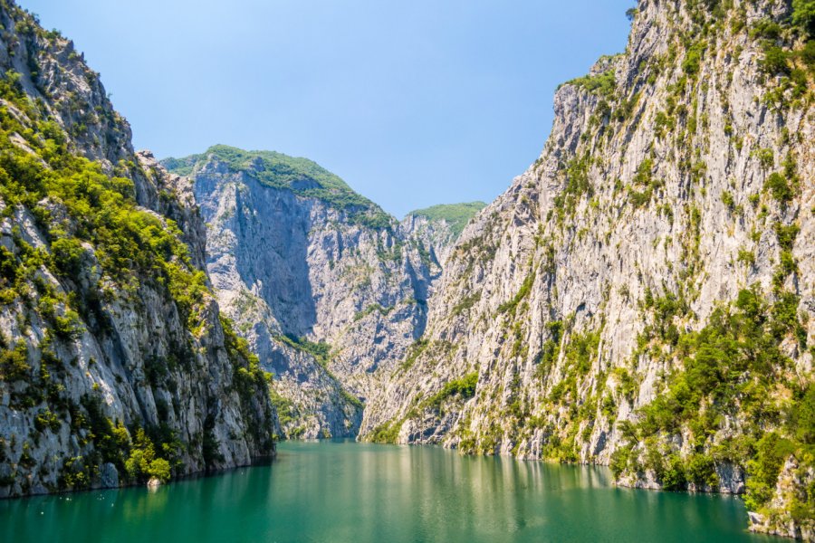 Lac du Koman. andrii_lutsyk - Adobe Stock