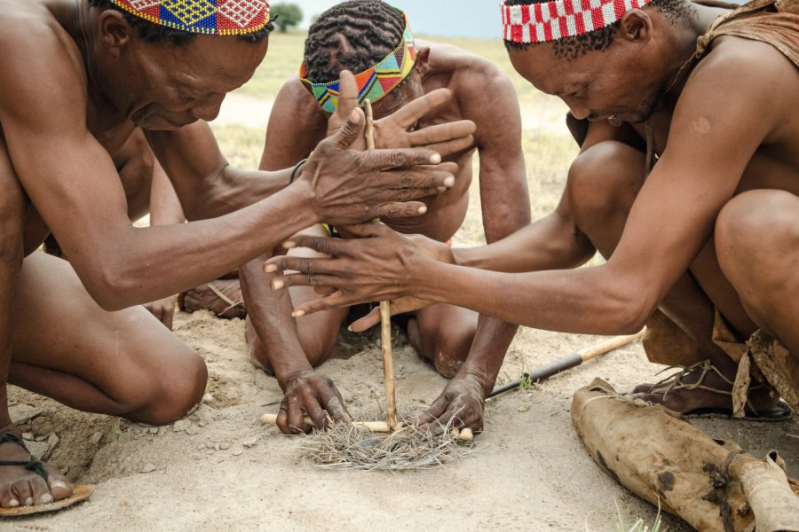 Membres de la tribu san. DevonJenkin Photography - Shutterstock.com
