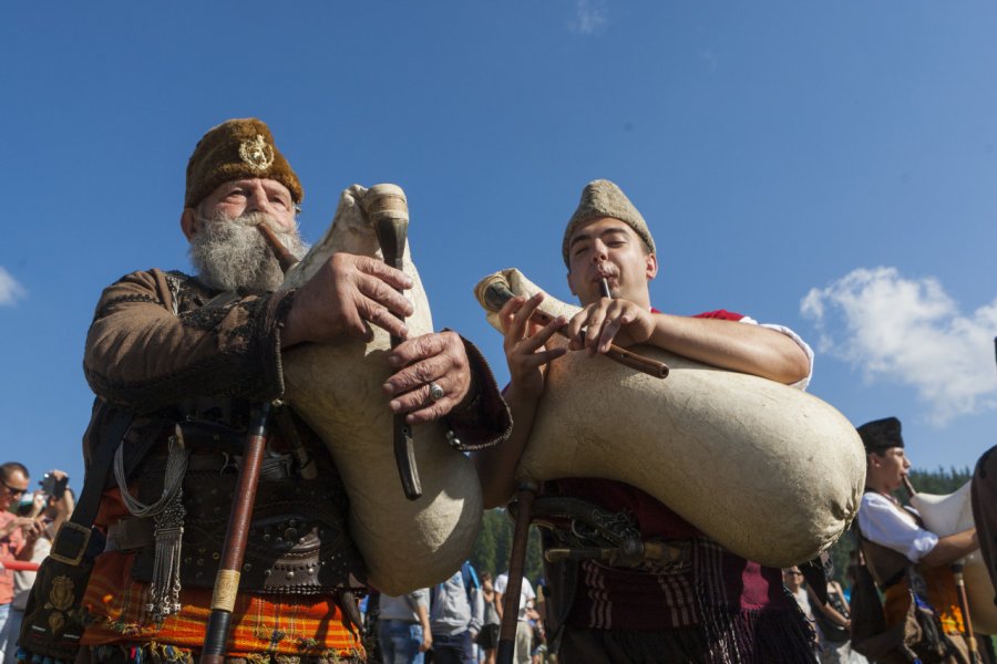 Musique traditionnelle à Rozhen. GEORGID - Shutterstock.com