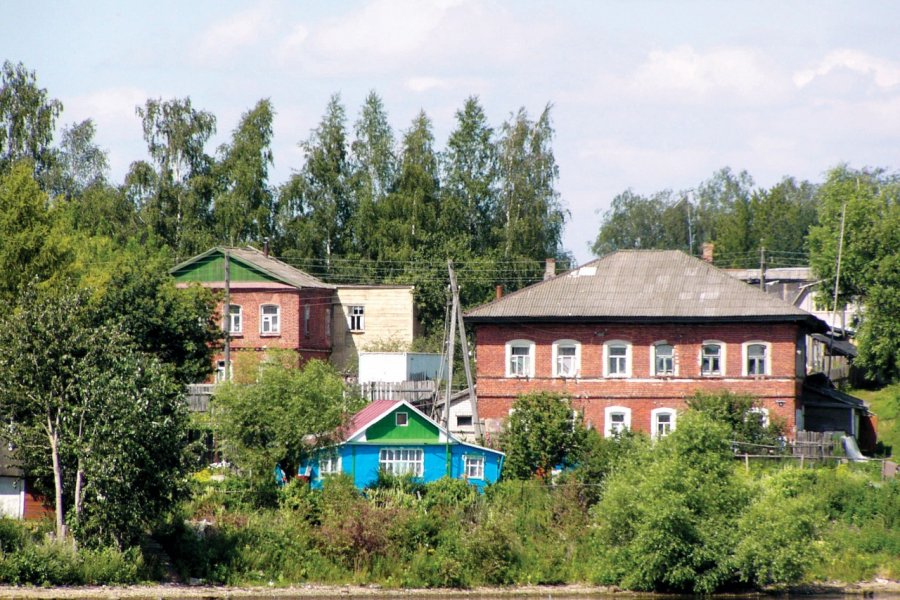 Habitations le long de la Volga. Stéphan SZEREMETA
