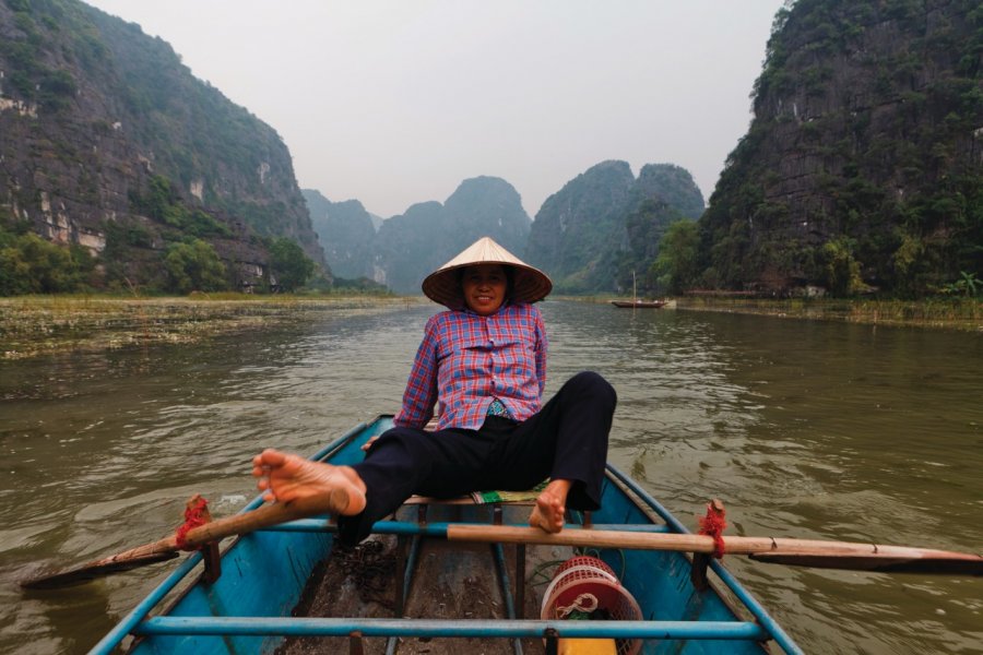 Tam Coc, navigation sur le fleuve Hoang Long. Philippe GUERSAN - Author's Image