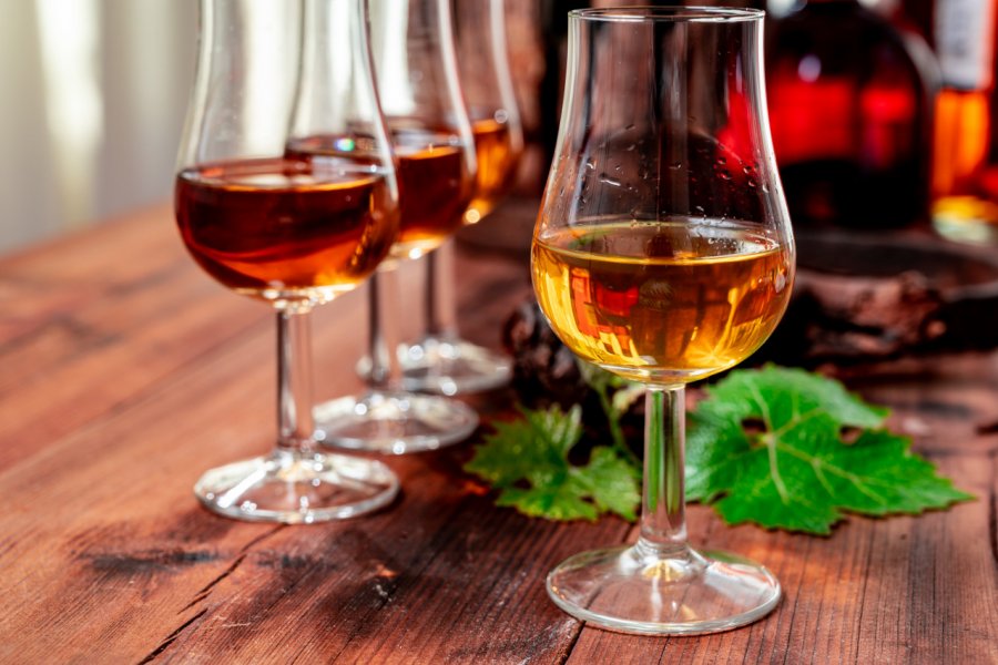 Dégustation d'Amagnac. barmalini - Shutterstock.com