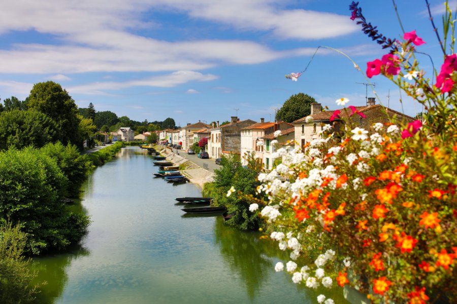 Coulon, au coeur du Marais poitevin. (© litchi cyril photographe - Shutterstock.com))