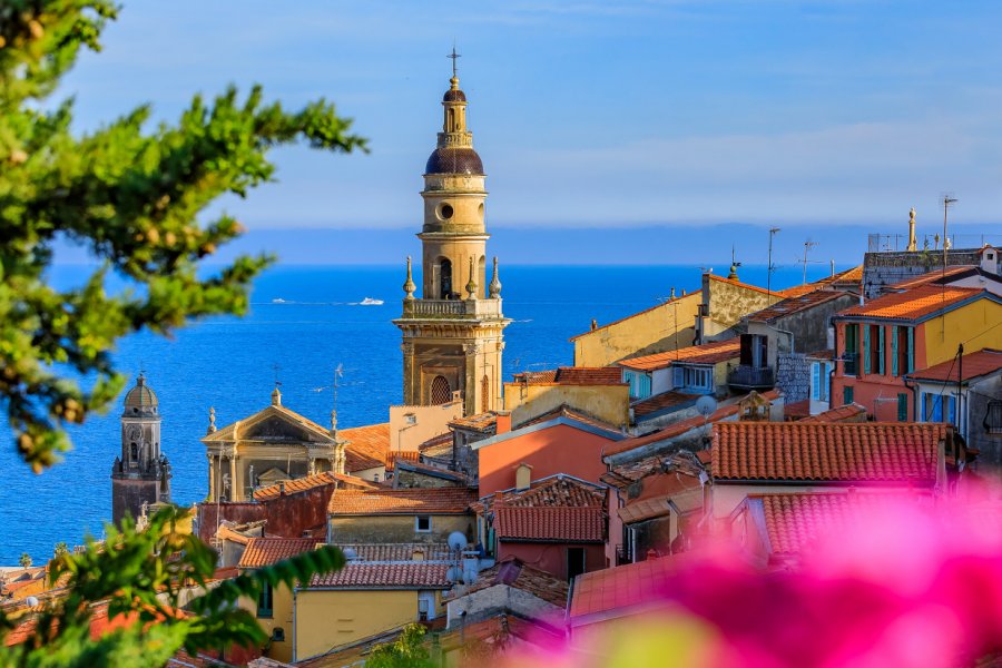 Le campanile de Menton. SvetlanaSF - Shutterstock.com