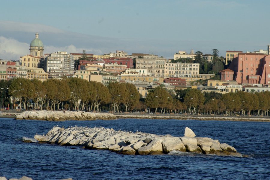 Bord de mer le long de la Via Communale. Stéphan SZEREMETA