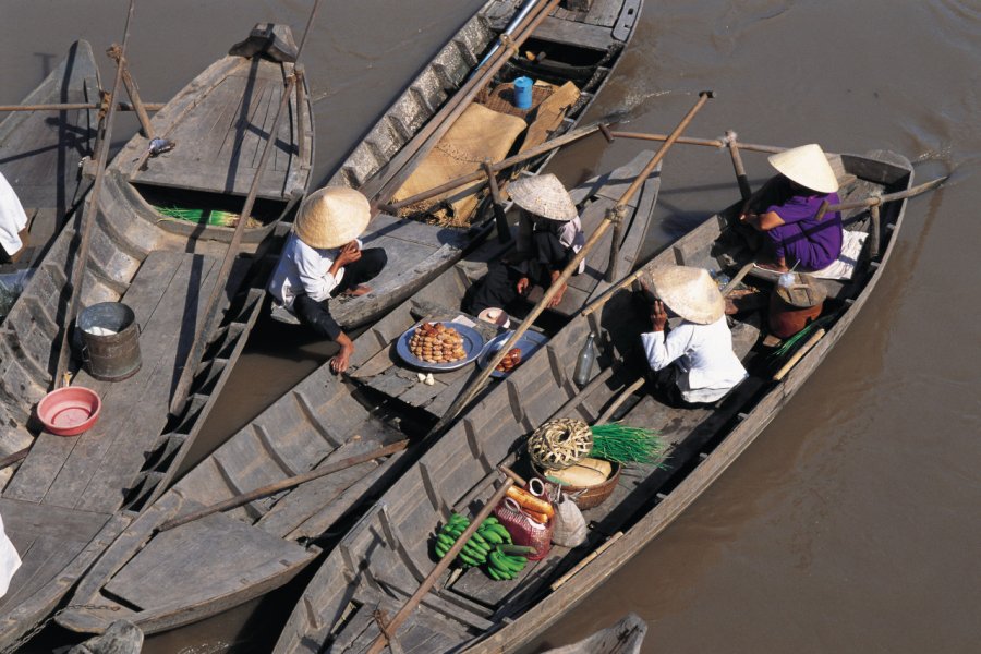Marché flottant de Phung Hiep. S.Nicolas - Iconotec