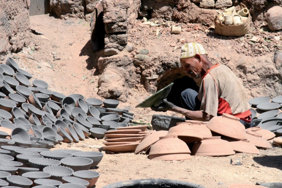 Fabrication de poteries en terre cuite. Stéphan SZEREMETA