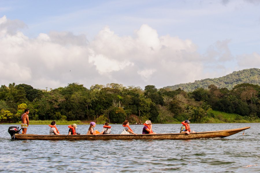 Balade en pirogue, Embera Quera. Anton_Ivanov - Shutterstock.com