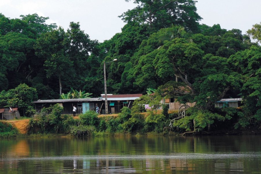 Maison sur les bords de l'Ogooué. Bernadette VOISIN