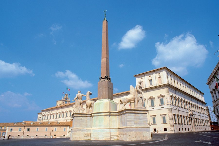 Le palais du Quirinal (palazzo del Quirinale) et la fontaine représentant Castor et Pollux. Author's Image