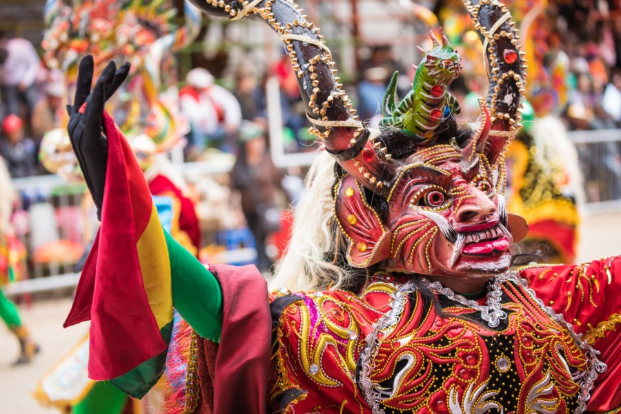 Carnaval de Oruro. Curioso - Shutterstock.com