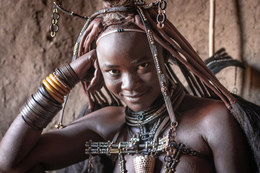 Femme de l'ethnie himba. chris piason - Shutterstock.com