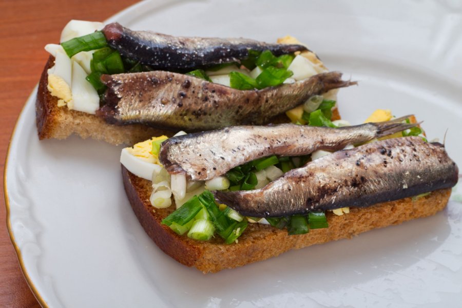 Tartines de harengs. Maksimilian - Shutterstock.com