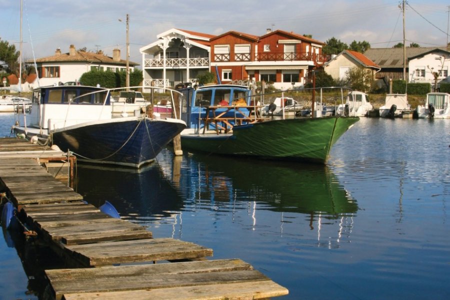 Pinasses vert et bleu du bassin d'Arcachon (© Eléonore H - Fotolia))