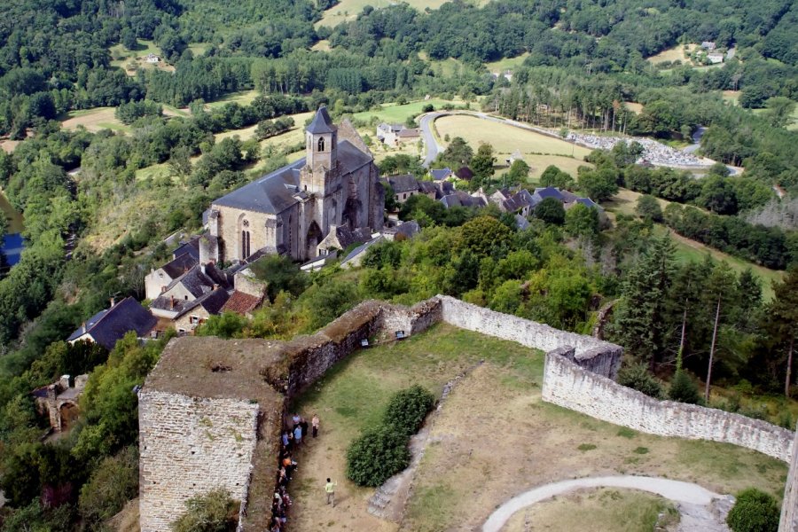 Vue aérienne de Najac Pakmor - Fotolia