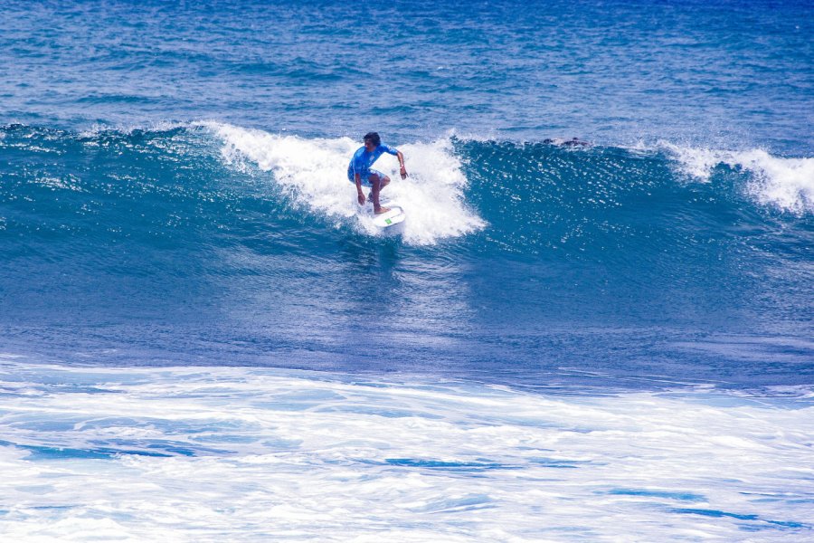 Surfer, Basse-Pointe. catherinelprod - Fotolia