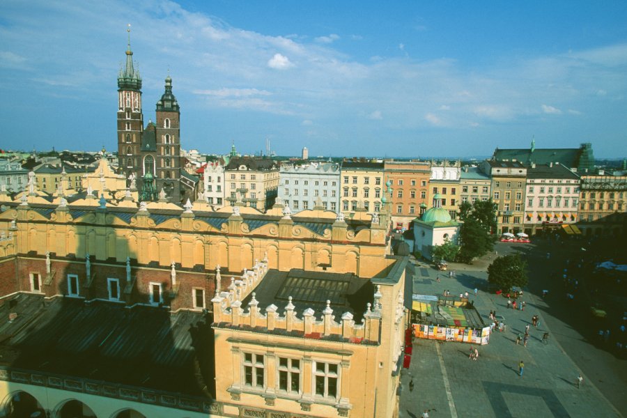 L'église Notre-Dame et la Halle aux Draps. Author's Image