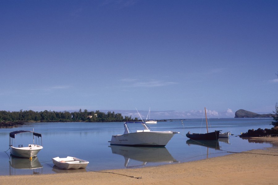 Plage proche de l'Hôtel Legends à Grand Gaube. Author's Image