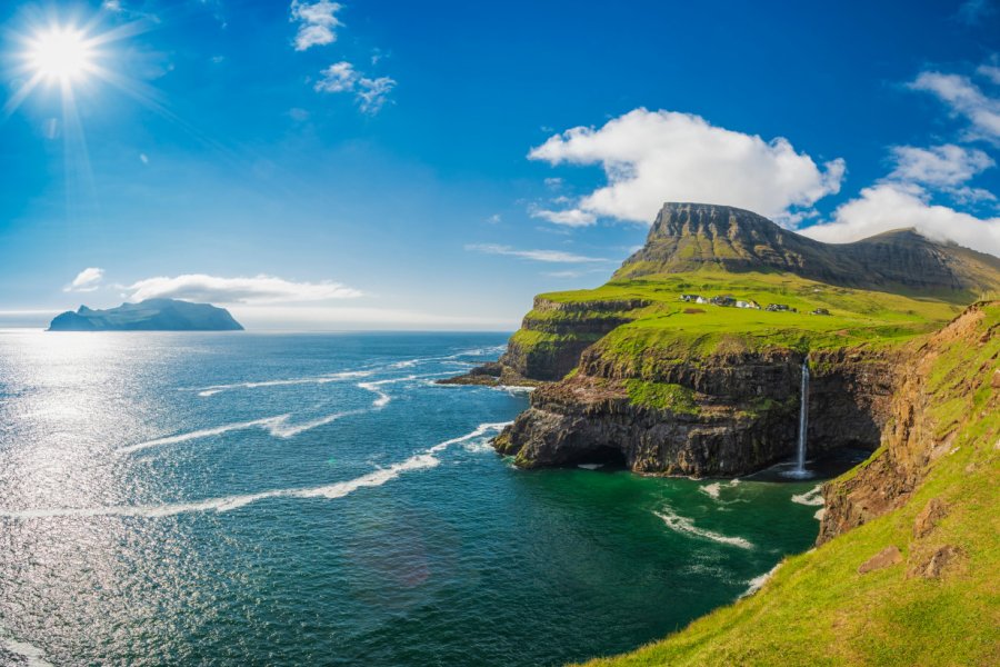 Le village de Gásadalur. Dmitry Pistrov - Shutterstock.com