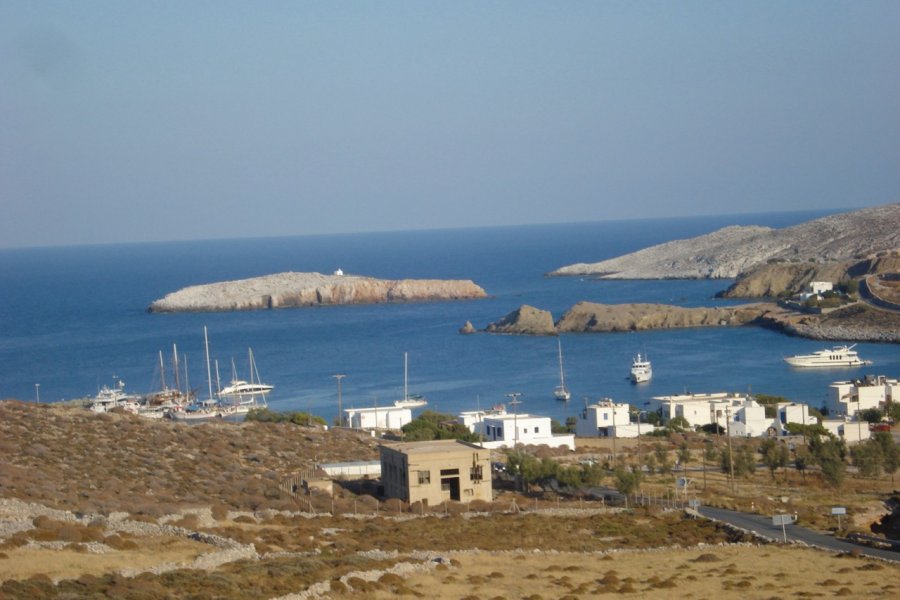 Vue sur le port de Folegandros. Ana JOVETIC-VUCKOVIC