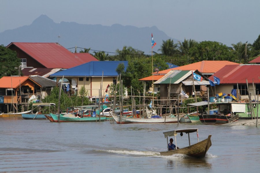 Village de Kampung Bako ouvrat l'accès au parc Stéphan SZEREMETA