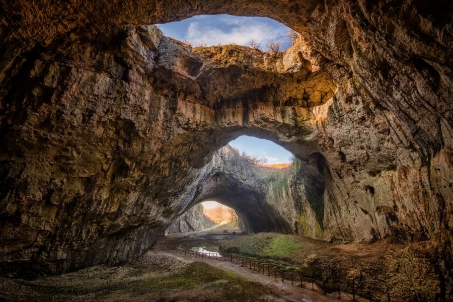 Vue sur une grotte à Devetaki, près de Lovetch. Jasmine_K - Shutterstock.com