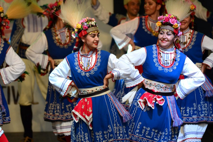 Danse folklorique bulgare. Plamen Tsvetanov - Shutterstock.com