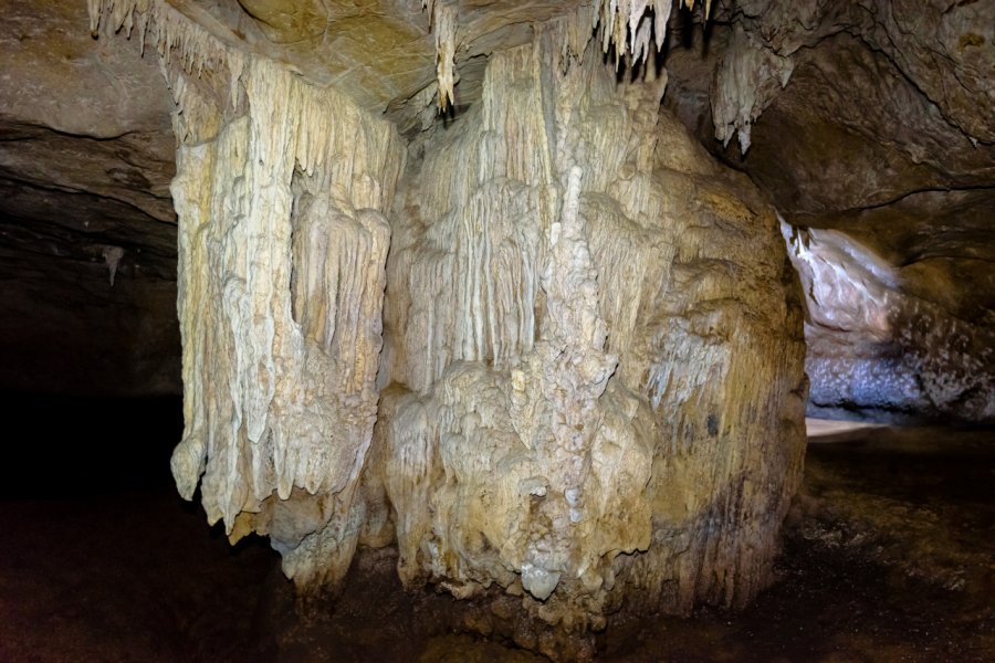 Crocodile Cave dans le parc maritime de Koh Tarutao. Yongkiet Jitwattanatam - Shutterstock.com