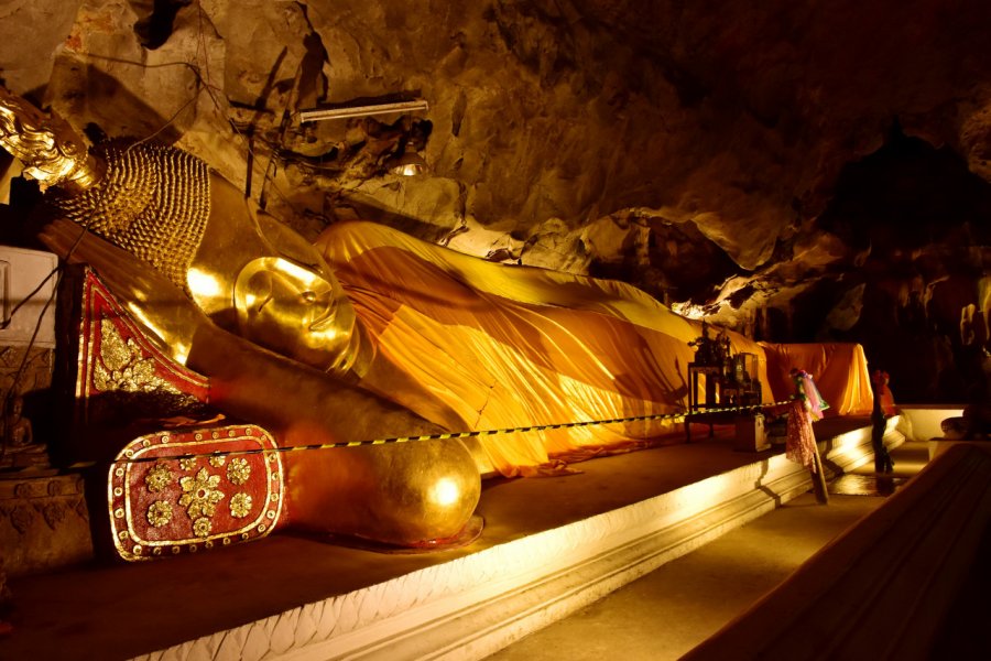 Grotte de Khao Luang. Santi.m - Shutterstock.com