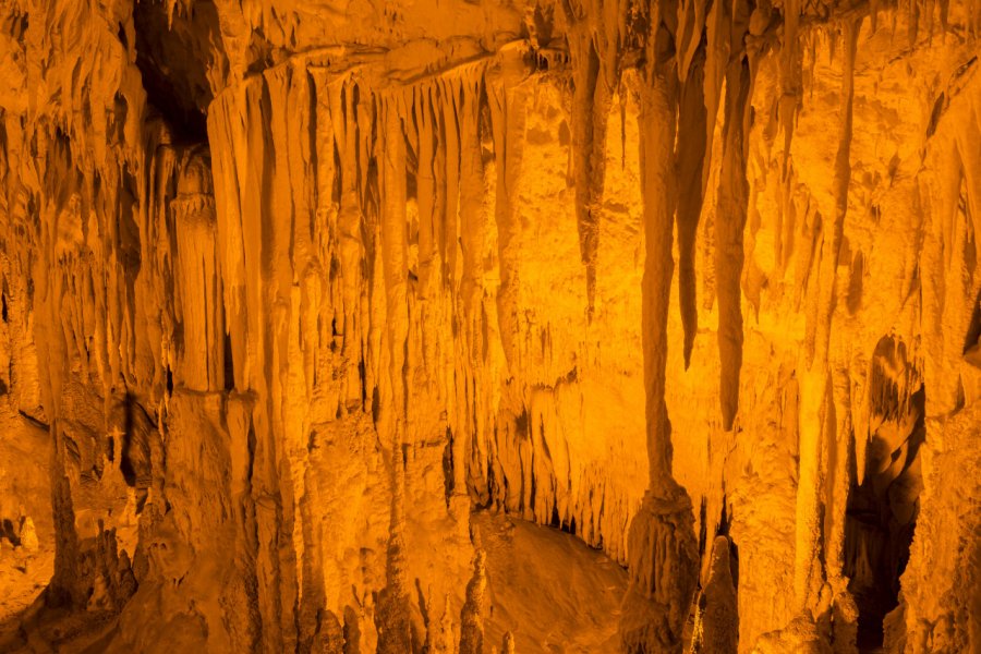 Grotte de Perama. Alberto Loyo - Shutterstock.com