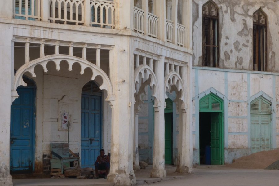 Arches et balcons finement ciselés d'un bâtiment de la vieille ville. Charlotte FICHEUX