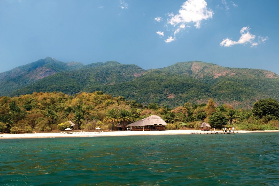 Lodge du Mahale Mountains National Park, au bord du Lake Tanganyika iStockphoto.com/stevenallan