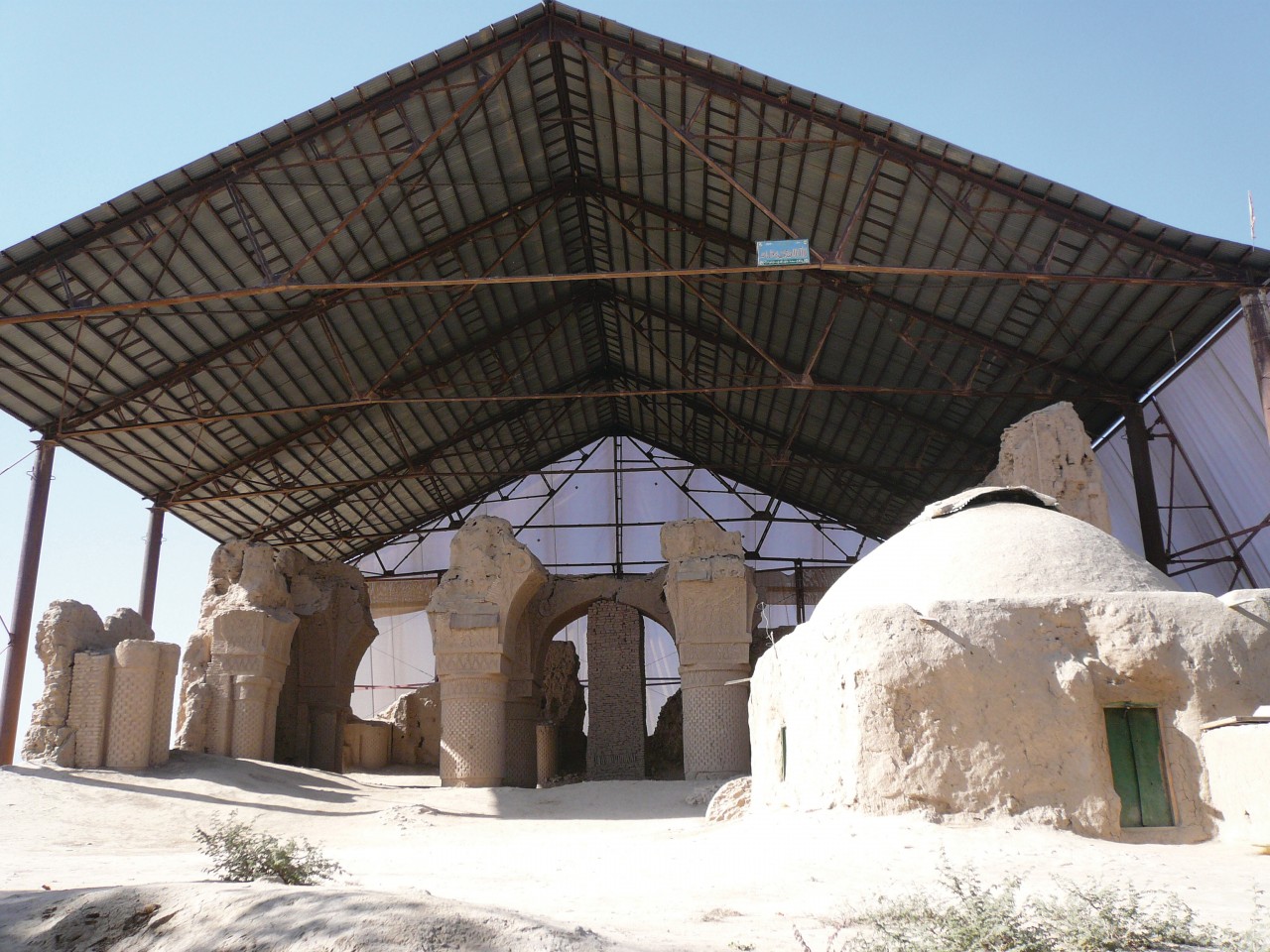Vestiges de la mosquée d'Hadji Piyada, datant du IXe siècle.