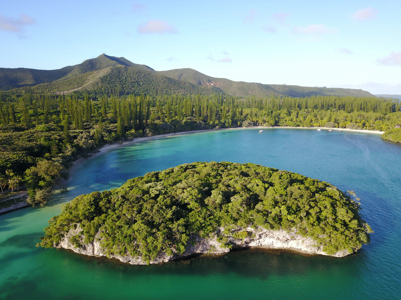 Baie de Kanuméra, Kuto.