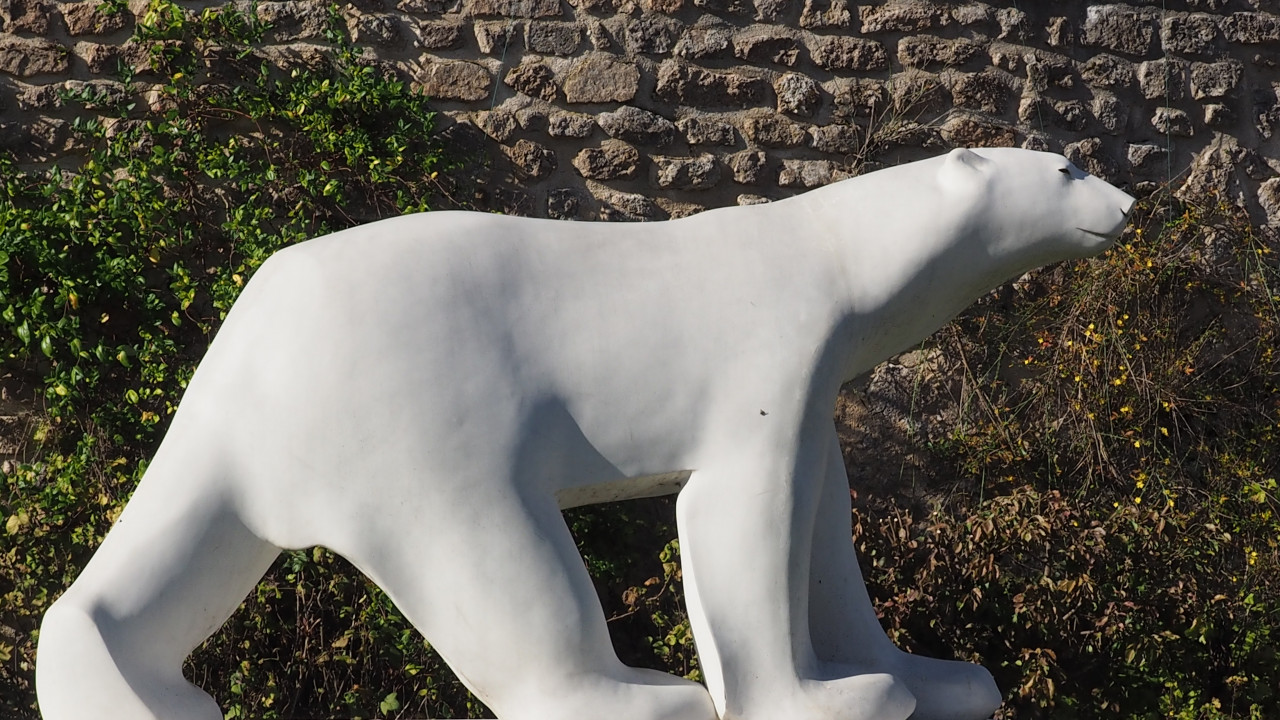 Entrée de Saulieu avec l'Ours Pompon.