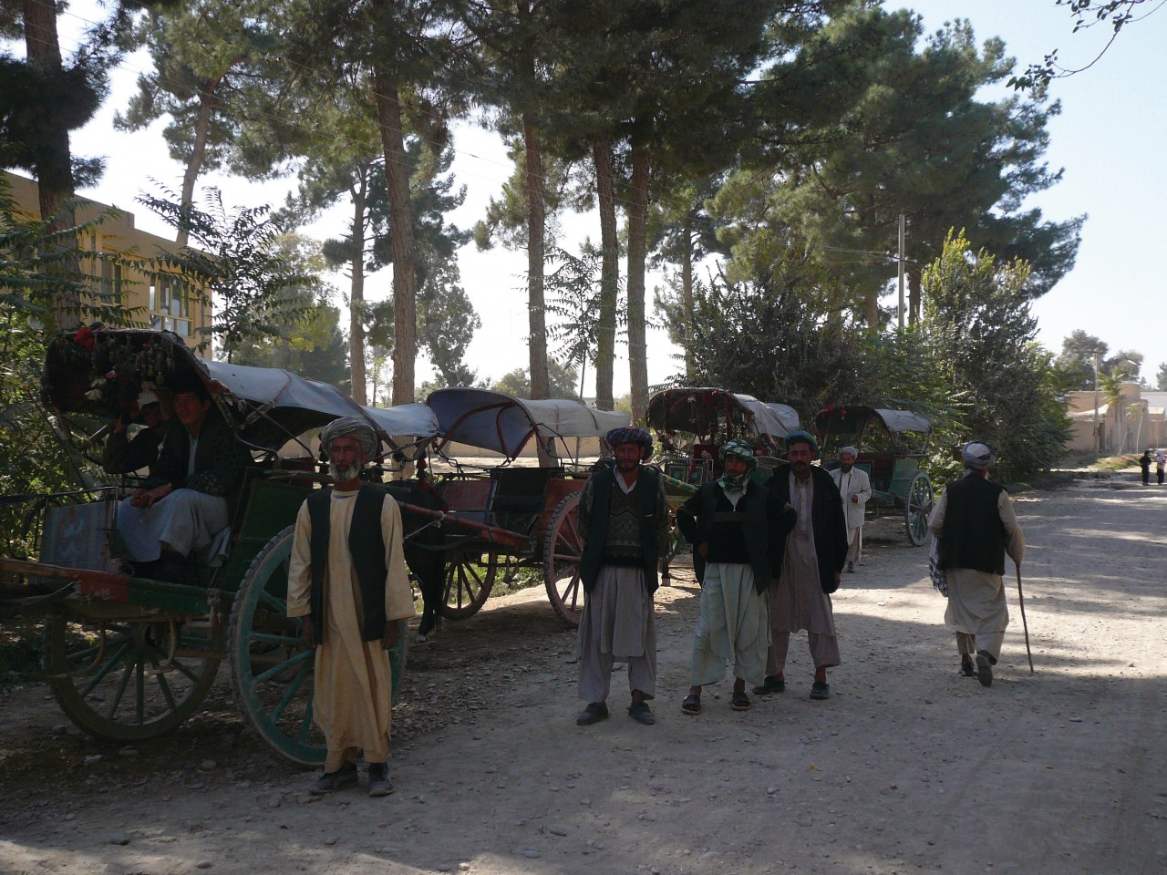 Chauffeurs de taxi à Balkh.