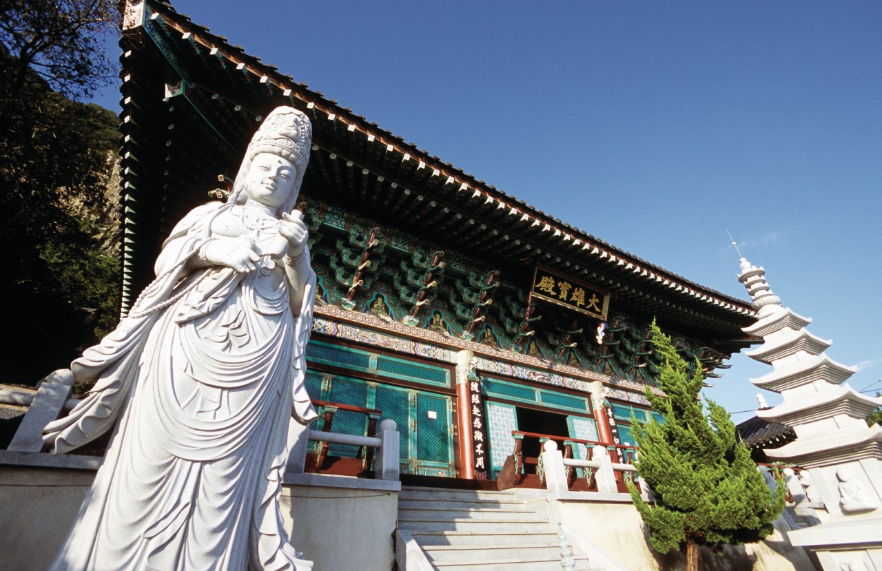 Templo budista del monte Apsan en Jeju Island.