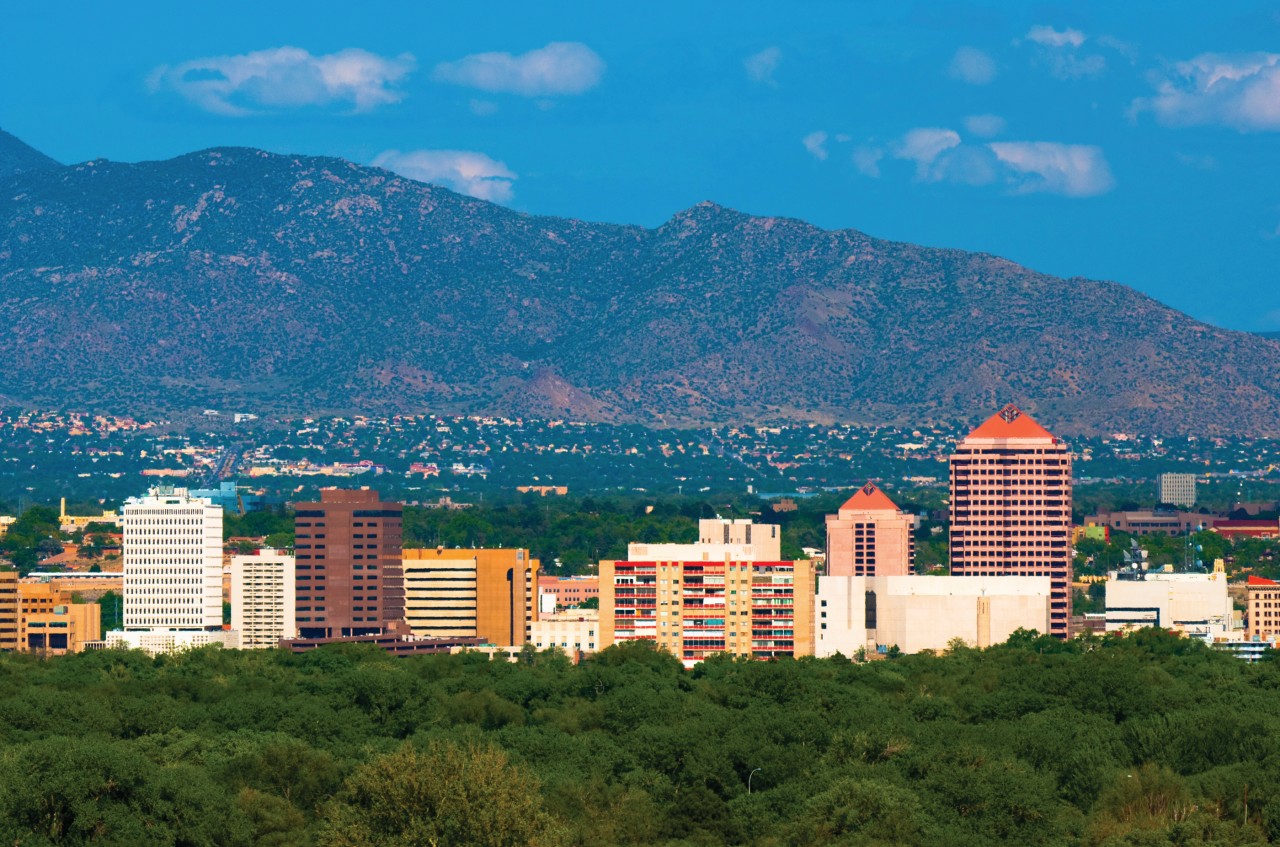 Skyline d'Albuquerque et les montagnes de Sandia en arrière-plan.
